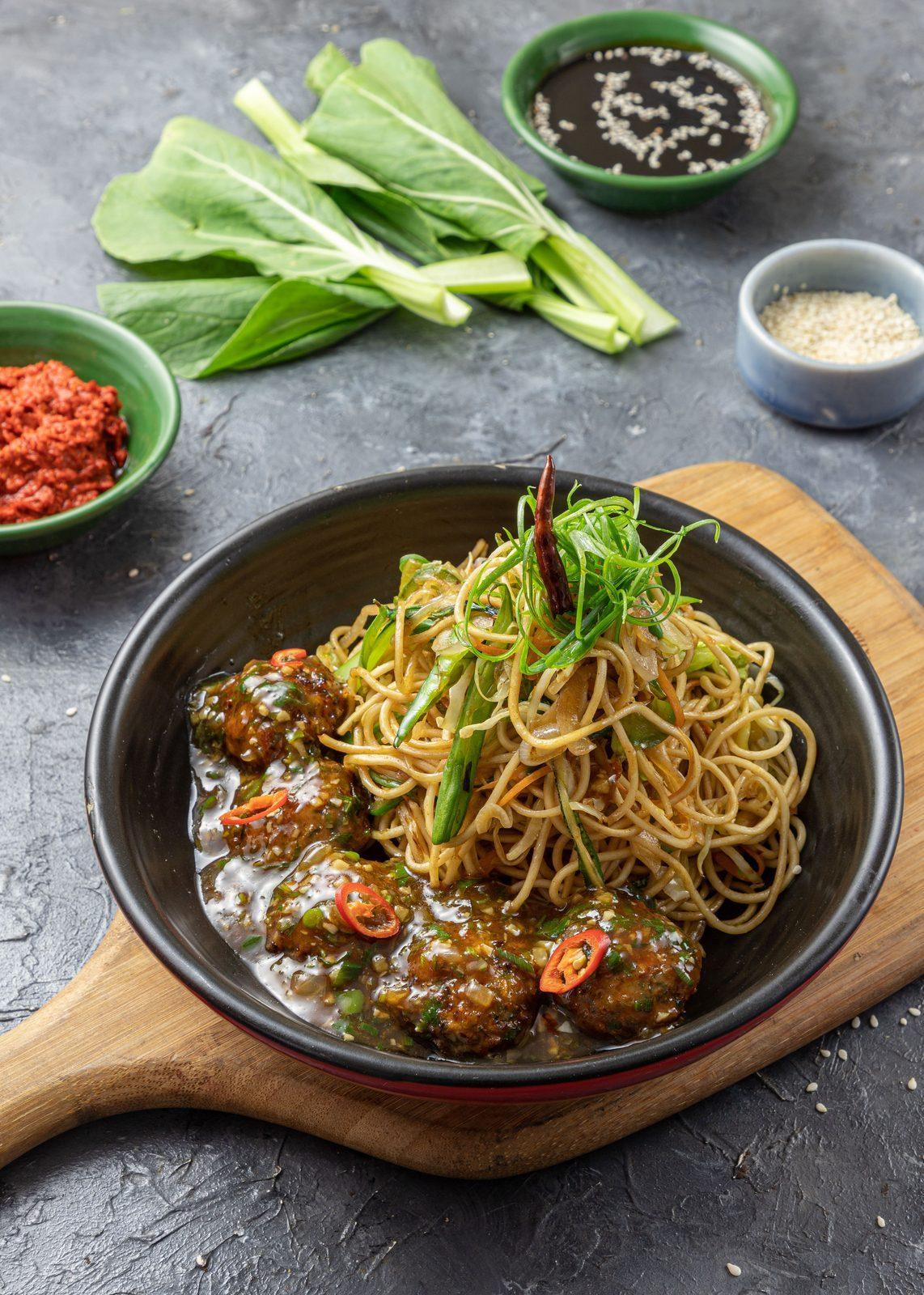 Hakka noodles served with Manchurian and side sauces